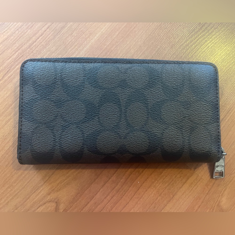 Coach Wallet - Picture 9 of 10